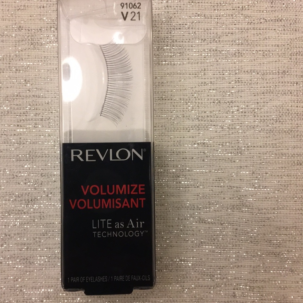 Never Opened Revlon Lite as Air, Volumize lashes